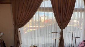 Классические шторы на мансардное окно