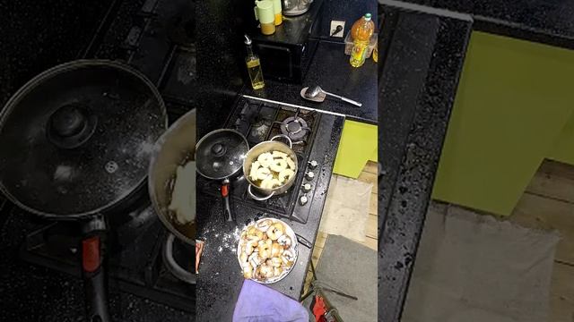 Пробуем делать в масле шарики(КОЛЕЧКИ) из теста