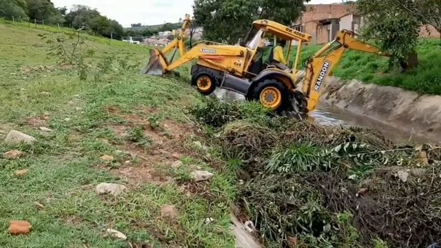 (Трансляция уборки экскаватором) смотреть онлайн