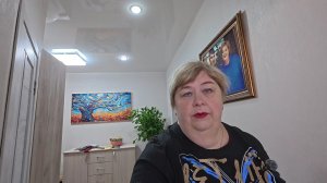 Решили обновить коридор в нашей квартире. Каждый занимается своими делами.