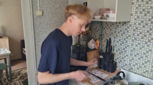 СУЕЧУСЬ ПО КУХНЕ