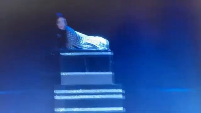 Extraordinary Freaky Body Illusions- Girl Middle Missing Criss Angel Buzz SawIndian Girl Cut in 2 смотреть онлайн