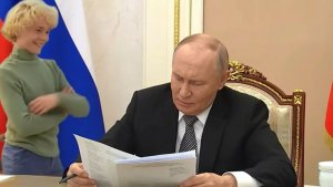 СЫРОЕЖКИН И ПУТИН В КРЕМЛЕ