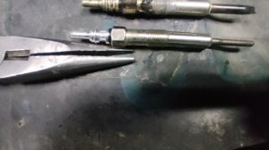 стояли 2 свечи на 11вольт вместо 4.