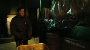 /Марк разговаривает с "пилой "/