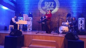 трио Дениса Галушко концерт в Югорске город влюбленных людей