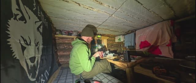 ХОЛОДАЕТ! -26°С! ЖИВУ ОДИН В БРЕВЕНЧАТОЙ ИЗБЕ. СТРОИТЕЛЬСТВО И ПОВСЕДНЕВНЫЕ БЫТОВЫЕ ХЛОПОТЫ. смотреть онлайн