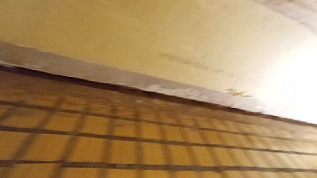 Потекло по стенам на балконе