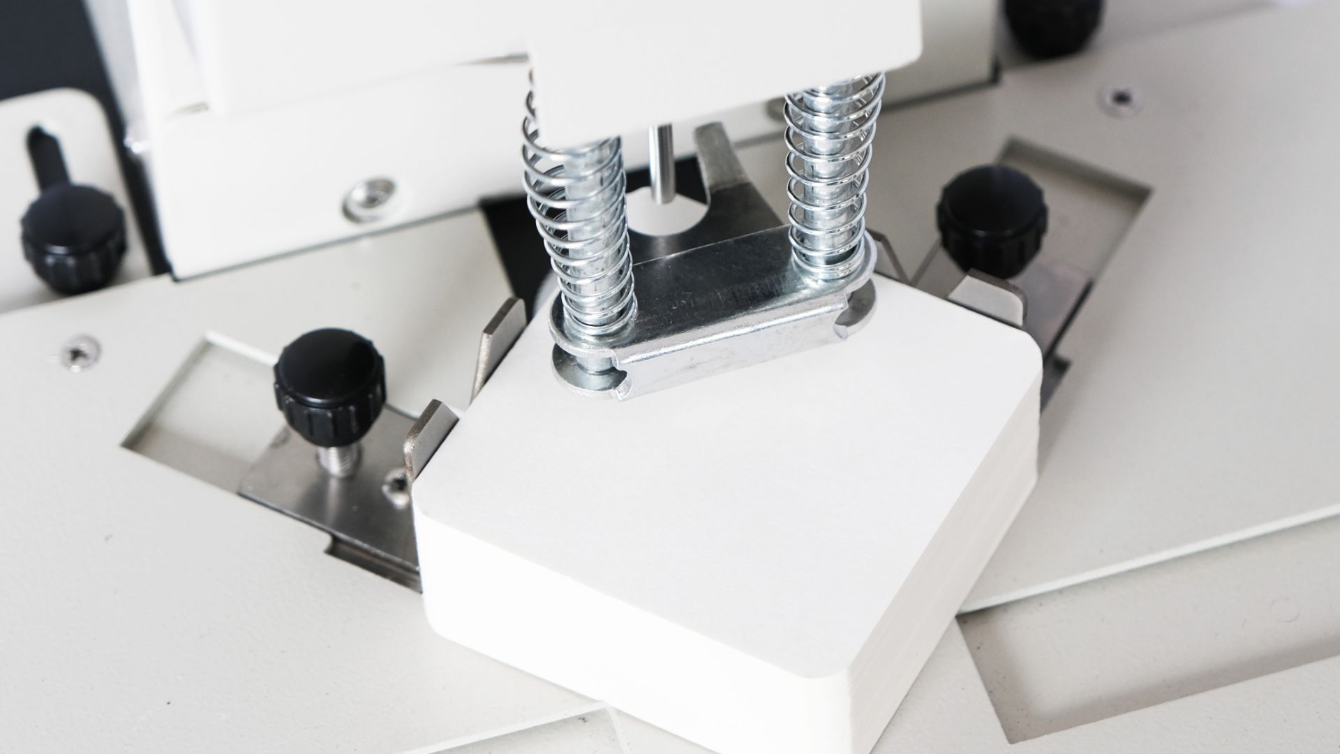 Бумагосверлильная машина AfterPrint DK-1