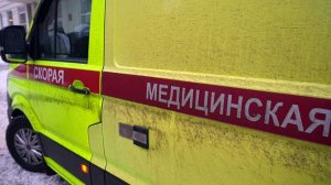 В Ивантеевке при падении ледяной глыбы с крыши здания пострадала женщина