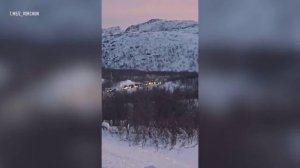 В Териберке сильная метель заблокировала около 800 человек