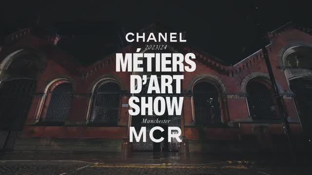 Показ женской коллекции Chanel Métiers d’art 2023-2024