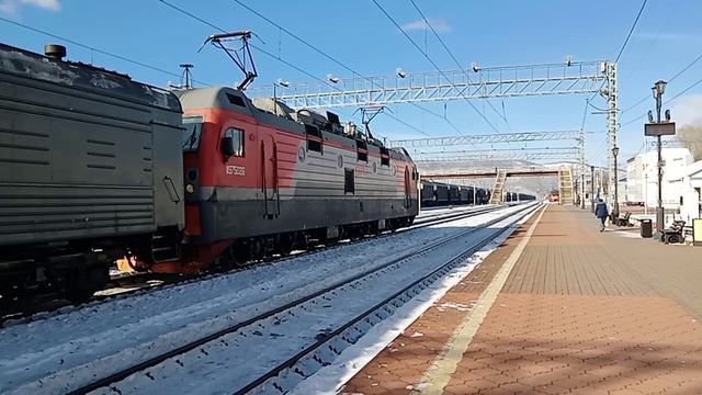 ЭП1П-003 с поездом № 69 прибывает на станцию Слюдянка-I