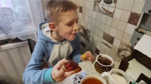 9-02-2026. Пришёл из школы. Уроки. Улов. Золото бриллианты.