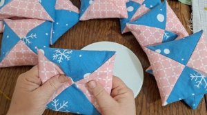 Подушечки лёгкие, как облачко.Вяжу свитер. Шью одеяло. наполнила блоки синтепухом.