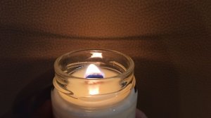 Свеча Procandles молоко и мёд едва пахнет ванилью