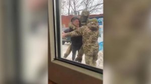 В Харькове за призывника вступились прохожие.