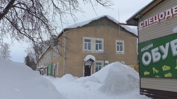 Снег на крышах стал опасным: предупреждение специалистов