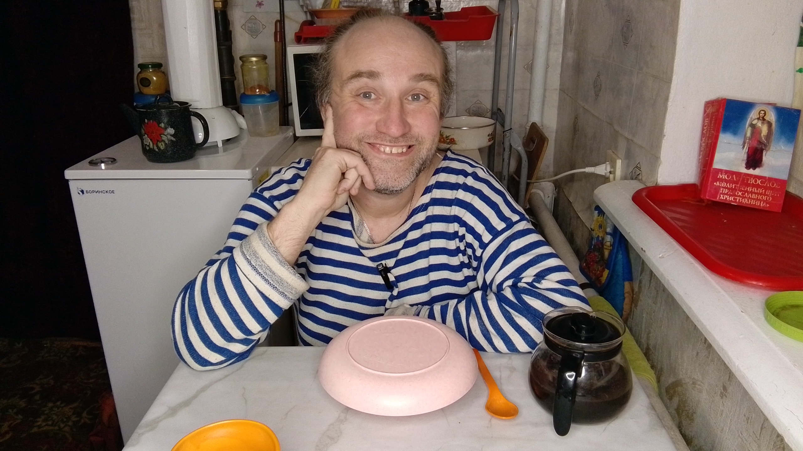 ужин с Рыжулей. что я ем. стрекоза и муравей басня. мукбанг. обжор. еда на камеру. диета. шизофрения смотреть онлайн