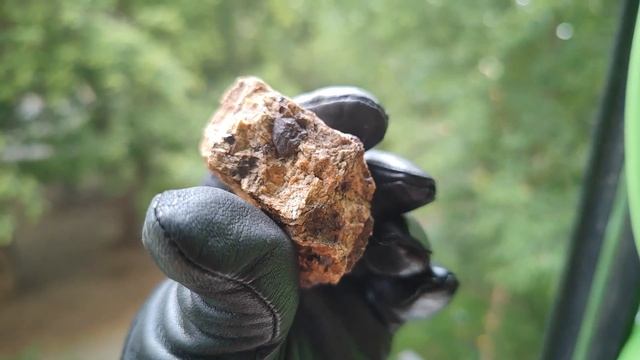 Гранат (Альмандин) в породе смотреть онлайн