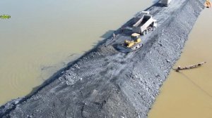 Строительство, дороги на озере, засыпка