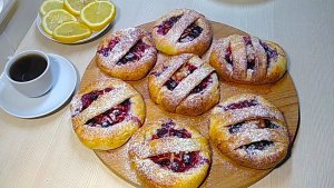 Фруктовые пирожки на творожном тесте.