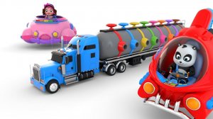 Веселая игра Пинки и Панды с цветными шариками и игрушечным водовозом