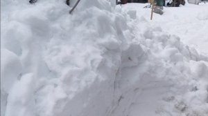 Снег свалился с крыши | ШОК 😲