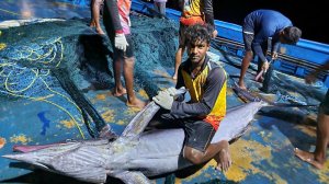 Самая большая рыба, которую мы поймали на девятый день в море