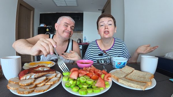 Мукбанг с похмельца открылся дикий АППЕТИТ! ОБЪЕДАЮ Вована, он ИСХУДАЛ в Таиланде! Семейный обед