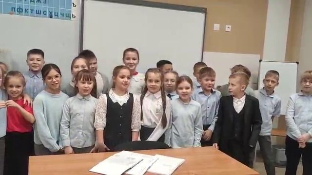 Тимофей с классом поет про каникулы