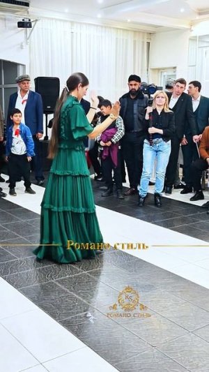 🔥Цыганочка красиво танцует🔥#красавица#ябьяв#цыганская#свадьба#2025#роскошная#шукарни#романо#cтиль