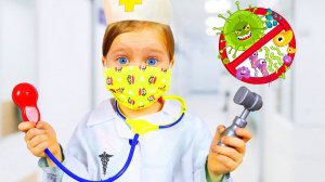 Милана учит сестрёнку как важно мыть руки