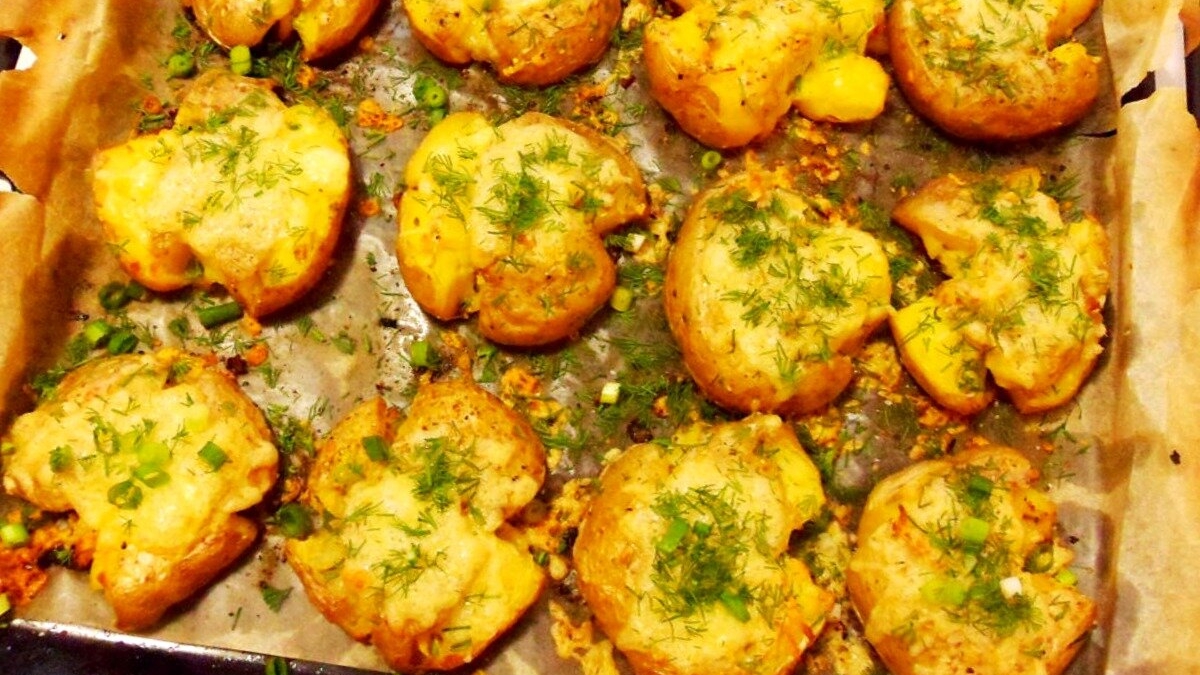 📌ВСЕ ПОПРОСЯТ ДОБАВКИ! 🤤 Мятая картошечка в духовке смотреть онлайн