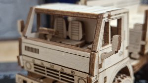 Подарок от Ромчика Корчика.Собрал КамАз 4310 из дерева