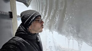 Снежная бомба на крыше! Ещё чуть-чуть и ОБВАЛ