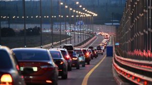 На Крымском мосту заторы, в очереди – более 700 машин