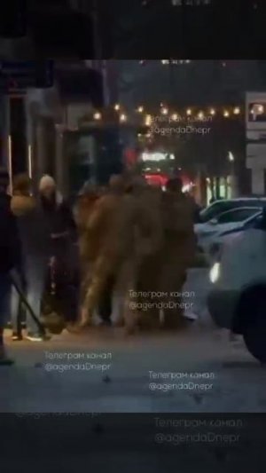 "Сотрудники" ТЦК впятером скрутили очередную жертву в Днепропетровске !!!