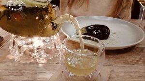 В ресторане с подругой!