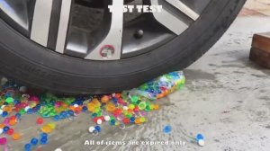 Машина_давит_предметы_колесом_3