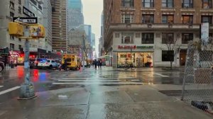 New_York_Manhattan_Winter_Walk,_Upper_West_Side,_Broadway,_Central