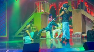 ЖЕНЩИНА-ЗМЕЯ на шесте.