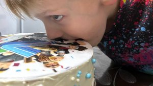 показываю как нада рисовать телефон