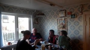 У бабушки в деревне  4 мая 2014 года 4 часть, кроем крышу двора