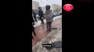 Киевская обл - карателям ТЦК дают отпор и называют их уродами. Парню удалось уйти.