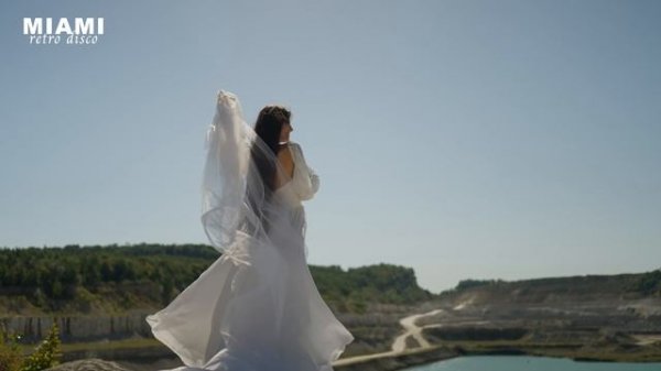 SARDØ & Reyane - La Isla Bonita [Miami Retro Music]