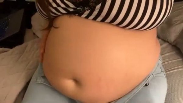 толстушка стрельнула пуговицей