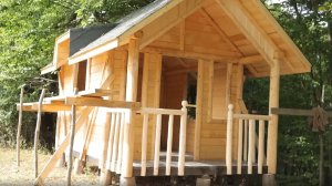 Построил маленький домик где то в горах за 60 дней. Бушкрафт