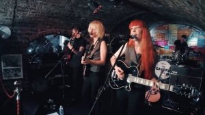 She Loves You (The Beatles Cover) - MonaLisa Twins