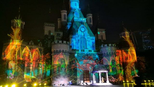 Việt Nam. Vinpearl  Вьетнам  Винпёрл   .  Театрализованное световое шоу .